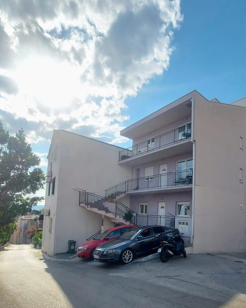 Property building, Neighbourhood, Parking