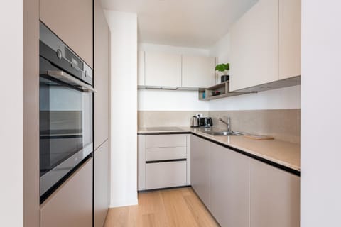 Coffee/tea facilities, Kitchen or kitchenette, kitchen