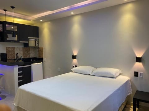Bed, Kitchen or kitchenette, Bedroom, minibar, oven, stove