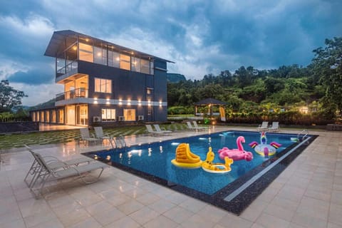 Property building, Garden, Garden view, Pool view, Swimming pool, sunbed