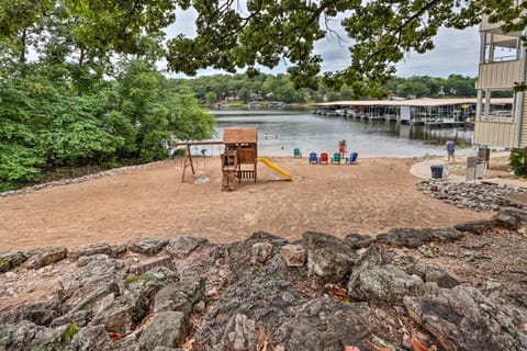 Beach and Pool Access Lake of the Ozarks Condo! Apartment in Osage Beach