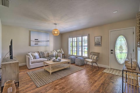 Naples Oasis with Screened Pool, Bike to Beach! House in Naples Park