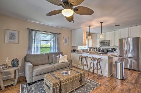 Naples Oasis with Screened Pool, Bike to Beach! House in Naples Park