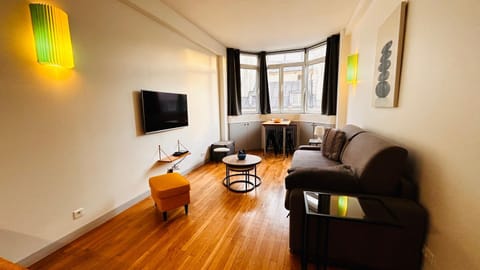Communal lounge/ TV room, TV and multimedia, Living room, Seating area
