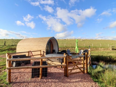 Gander Pod at Salford Court Farm Fishing Cabins Cabin in Malvern Hills District