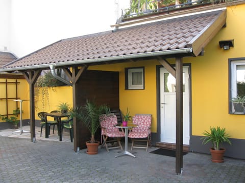 Facade/entrance, Balcony/Terrace