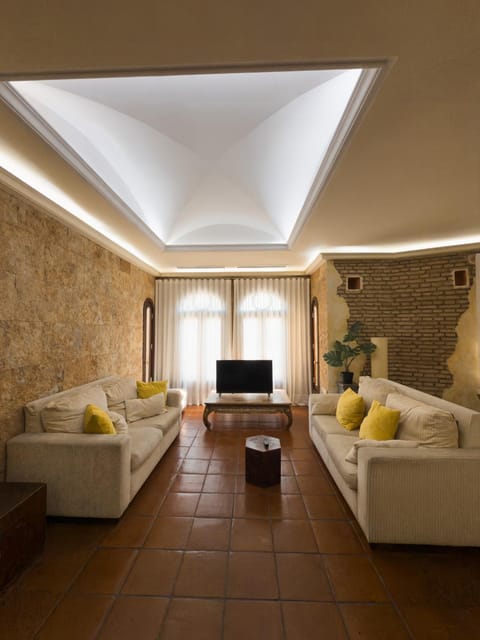 TV and multimedia, Living room, Evening entertainment
