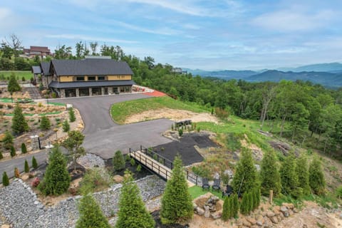 Tennessee Whiskey, Indoor Pool, Amazing Views, Theater Room, Hot Tub, 5 Star Luxury! House in Sevier County