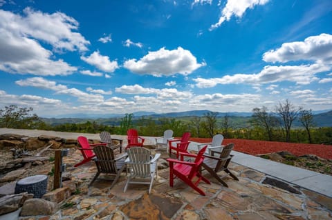 Tennessee Whiskey, Indoor Pool, Amazing Views, Theater Room, Hot Tub, 5 Star Luxury! House in Sevier County