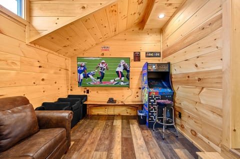 Tennessee Whiskey, Indoor Pool, Amazing Views, Theater Room, Hot Tub, 5 Star Luxury! House in Sevier County