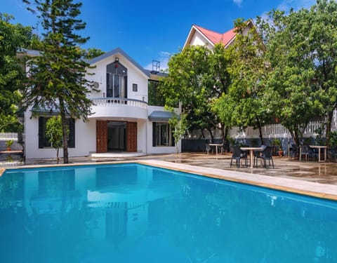 Property building, Day, Garden, Seating area, Garden view, Pool view, Swimming pool