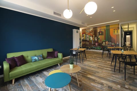 Communal lounge/ TV room