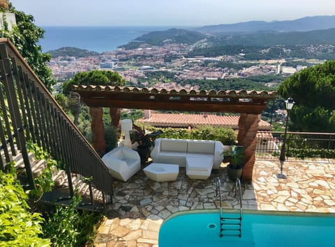 City view, Mountain view, Sea view, Swimming pool