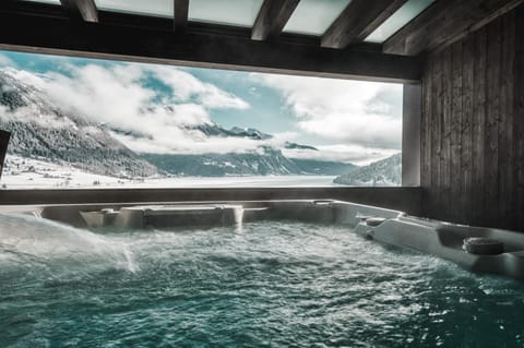 Hot Tub, Hot Tub, Sauna, Spa and wellness centre/facilities, Lake view, Pool view, Swimming pool