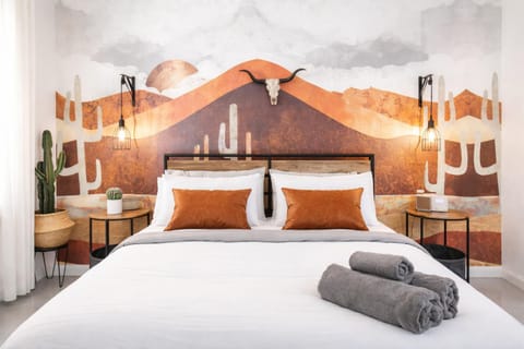 Skyview Stargazing Retreat with Hot Tub House in Yucca Valley