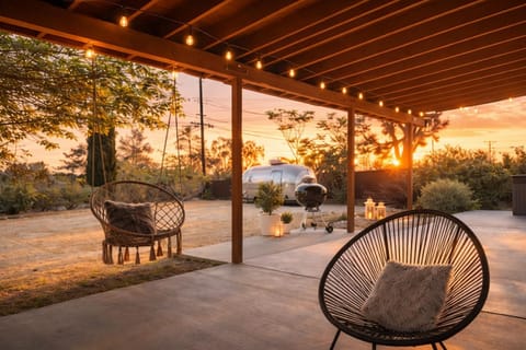 Skyview Stargazing Retreat with Hot Tub House in Yucca Valley