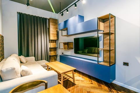 TV and multimedia, Kitchen or kitchenette, Living room, Seating area