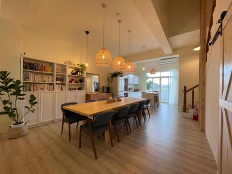 Restaurant/places to eat, Dining area
