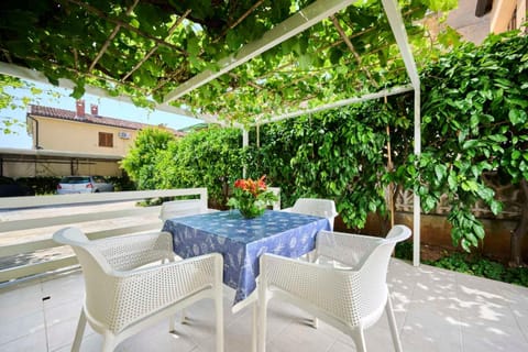 Patio, Garden view