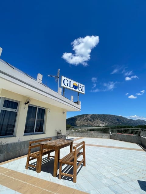 Balcony/Terrace, Entertainment