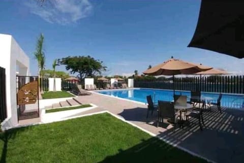 Pool view, Swimming pool, sunbed