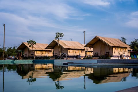 Property building, Day, Natural landscape, Activities, Lake view, River view