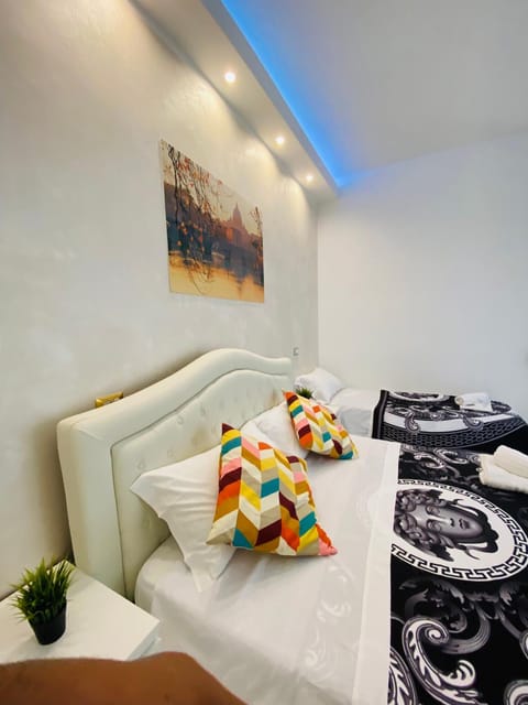 Bed, Living room