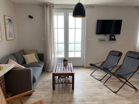 Fort-Mahon-Plage : Appartement rénové en front de mer, 2 chambres, terrasse - FR-1-482-93 Apartment in Fort-Mahon-Plage