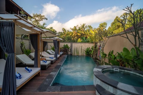 Patio, Day, Natural landscape, Garden, Hot Tub, Balcony/Terrace, Garden view, Pool view, Swimming pool, Swimming pool, sunbed