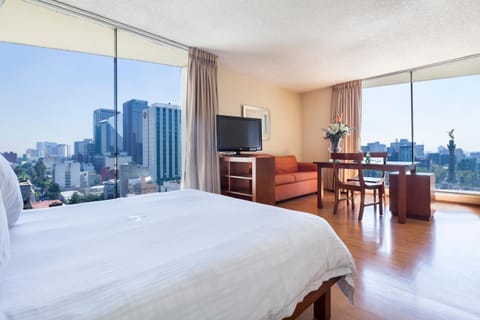Bed, View (from property/room), Photo of the whole room, Decorative detail, Bedroom, City view