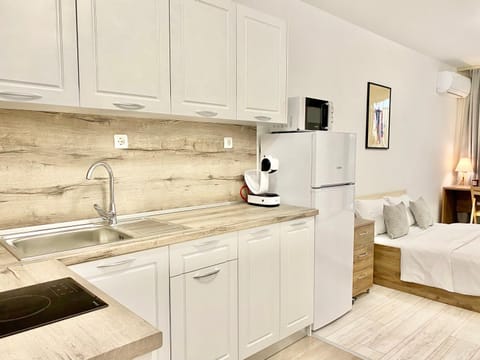 Kitchen or kitchenette, pet friendly, stove