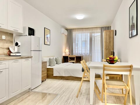 Bed, Living room, Photo of the whole room, Dining area, kitchen