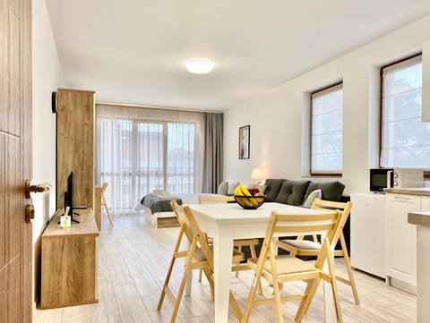 TV and multimedia, Photo of the whole room, Dining area, minibar