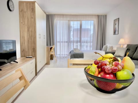 Food close-up, TV and multimedia, Seating area, Dining area