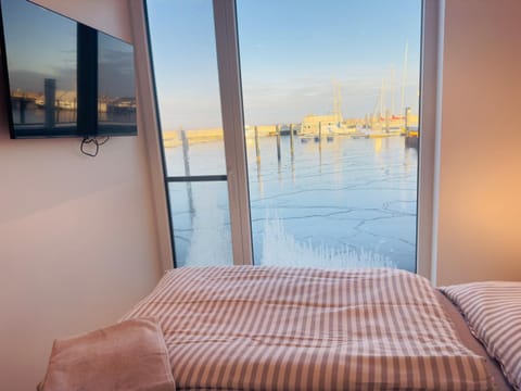 Floating Home Nr 1 House in Laboe