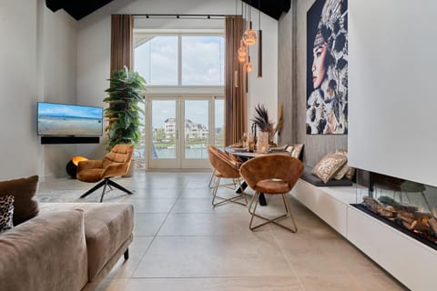 Living room, Seating area, Dinner, flat iron