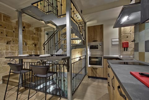 Chateau La Vallette - Tritoni Suite Bed and Breakfast in Valletta