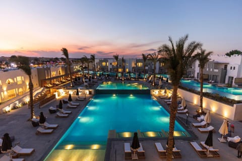 Property building, Bird's eye view, Pool view