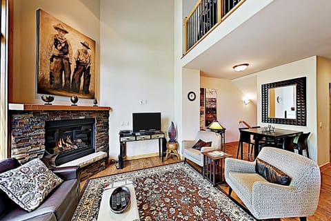 Urban Mountain Getaway & Alpenglow Chalet House in Steamboat Springs