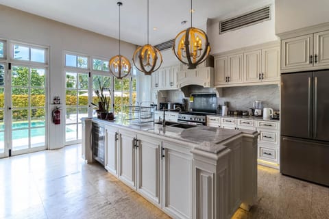 Coffee/tea facilities, Kitchen or kitchenette, Swimming pool, stove, toaster