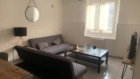 Logement sur pte cour, rez de chaussée, WIFI, CLIM Apartment in Vedène