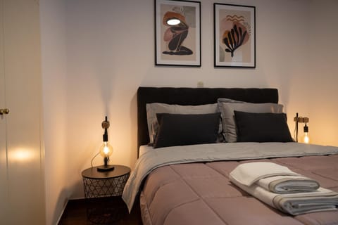 Spacious apartment close to the sea and the city center Apartment in Kallithea