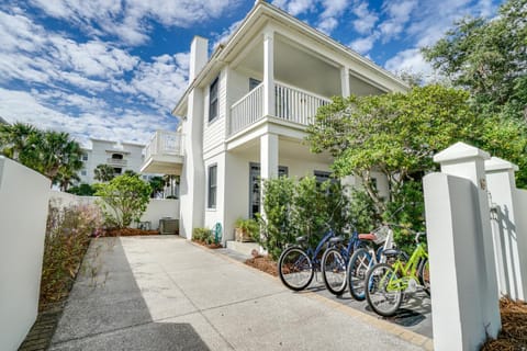 Property building, Patio, Facade/entrance, Neighbourhood, Natural landscape, Balcony/Terrace, Balcony/Terrace