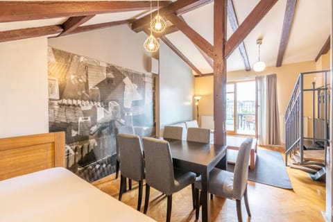 Bed, Living room, Seating area, Dining area, Bedroom