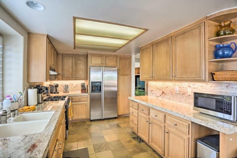 Indian Wells Oasis with Pool Walk to Tennis Garden! House in Indian Wells