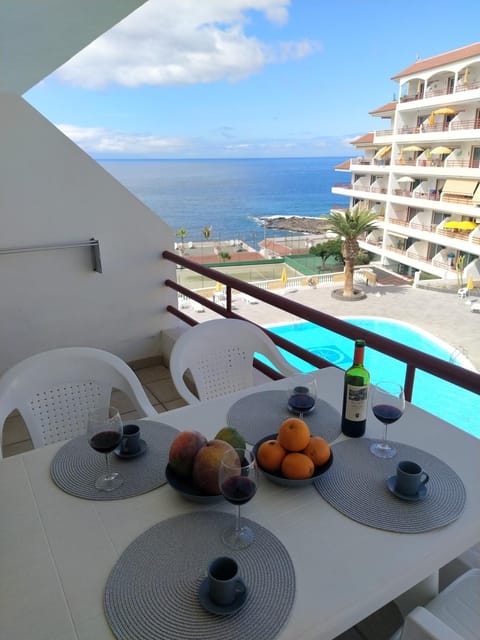 Pool view, Sea view