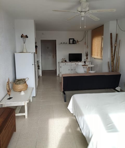 View (from property/room), Kitchen or kitchenette, Photo of the whole room
