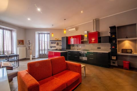 Kitchen or kitchenette, Living room, Seating area, Dining area, Communal kitchen