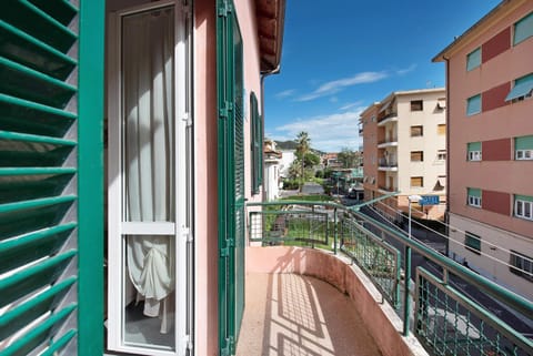 Bilocale Cilea con balcone Apartment in Varazze