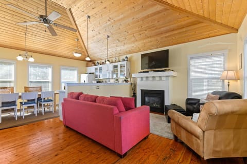 Luna Bella House in Lincoln Beach